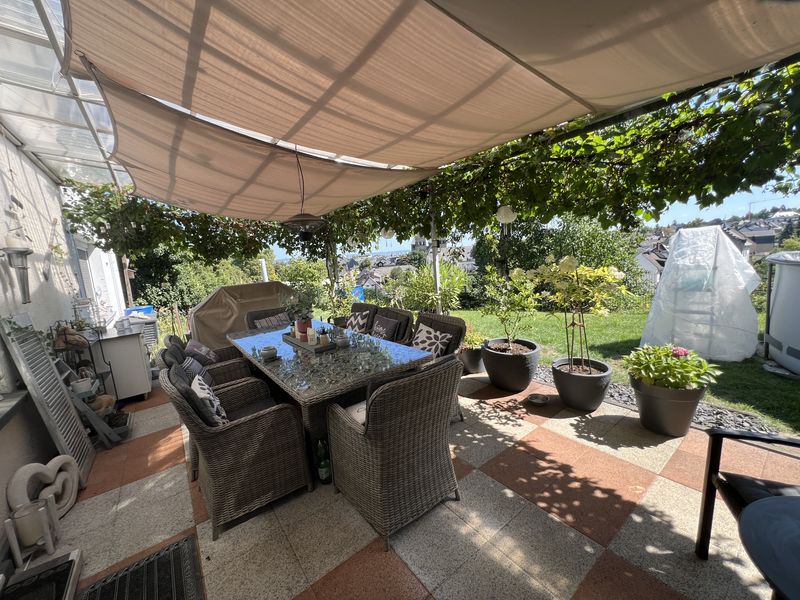 Panoramablick auf Andernach: EFH mit 230 m² Wohnfläche, Einliegerwohnung 52 m², 1.469 m² Grundst.